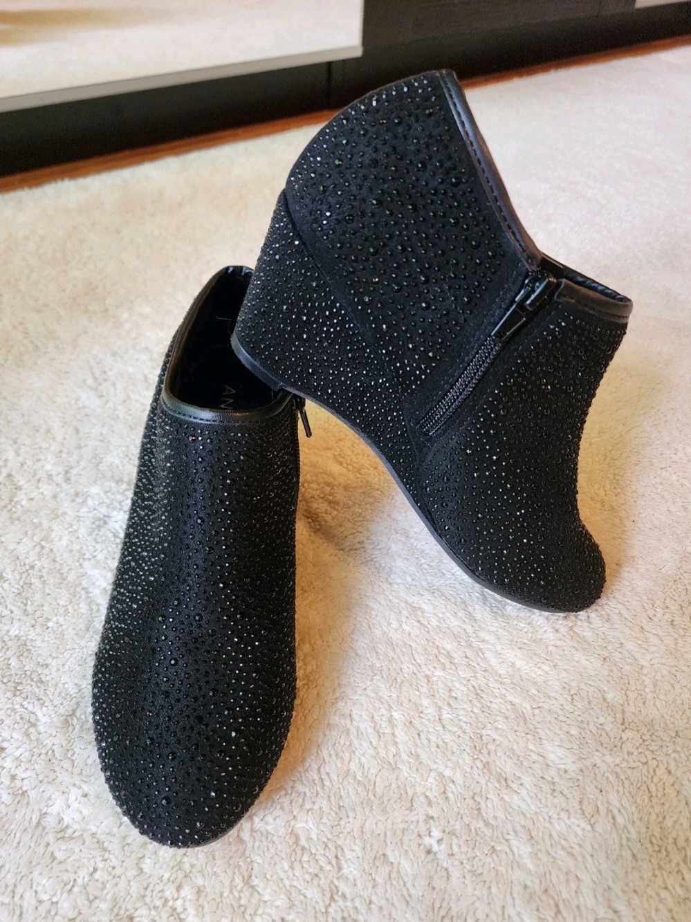 ANDIAMO Women's Black Studded Wedge Ankle Booties Round Toe Zip Size 6.5
